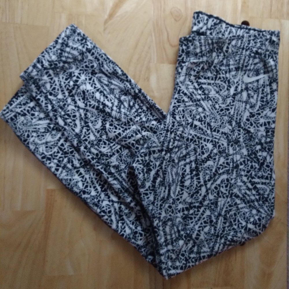 Nike Abstract Swoosh Pattern Leggings Pants